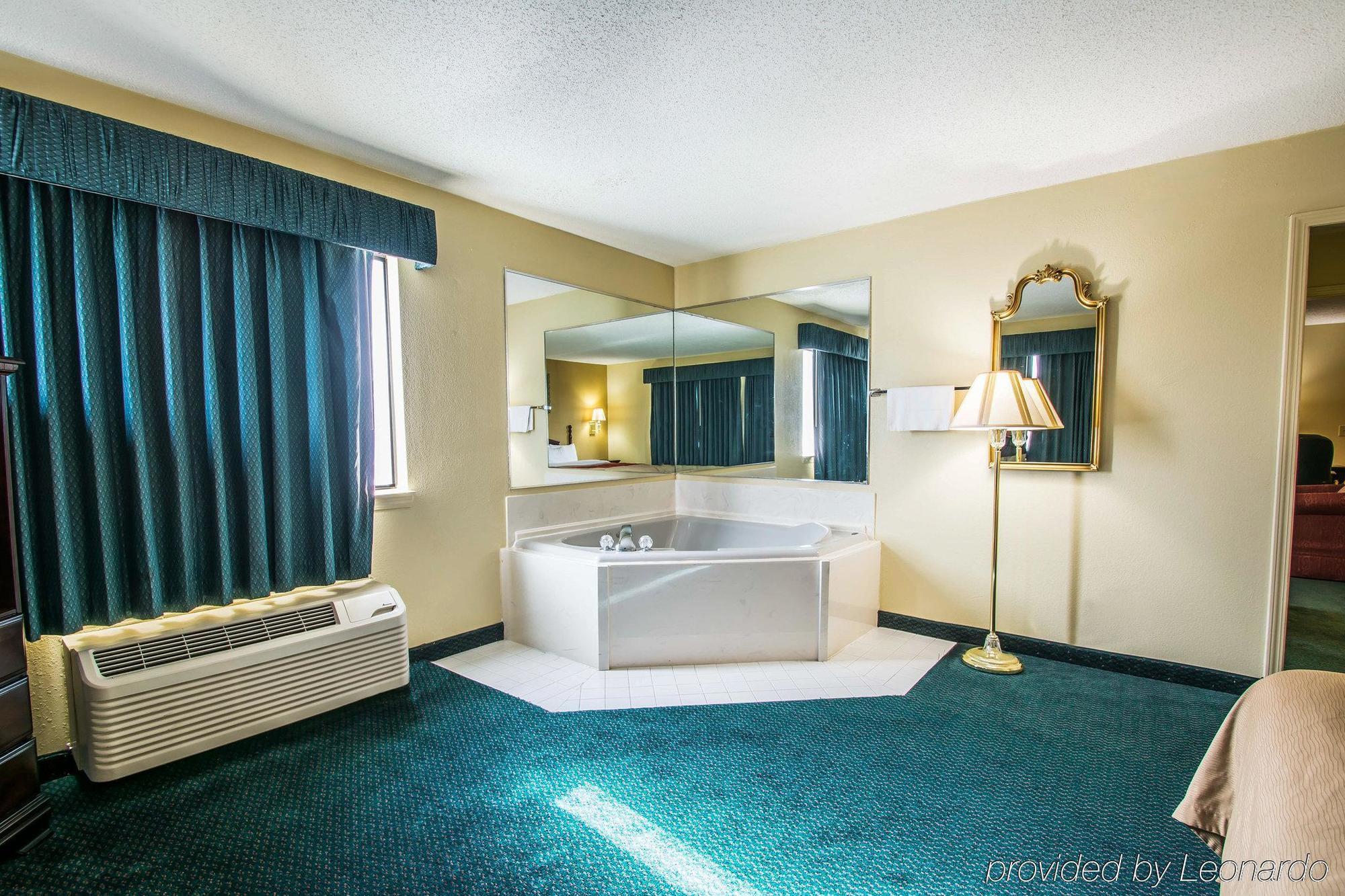 Super 8 By Wyndham Montgomery I-65 Buitenkant foto